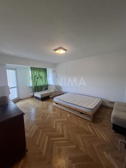 Apartament 4 camere, 3 balcoane, parcare in Piața Cipariu