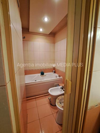 Apartament cu 3 camere de vânzare – Micro 19, Strada Brăilei