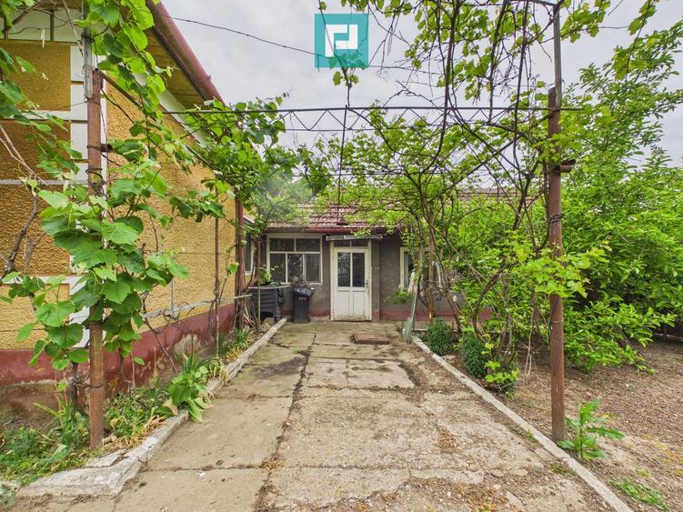 Casă din cărămidă cu teren 511mp- Semlac, jud.Arad