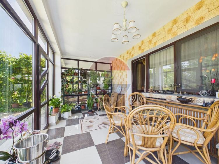 Vilă 10 camere + spațiu comercial | teren 1.300 mp | Otopeni 23 August