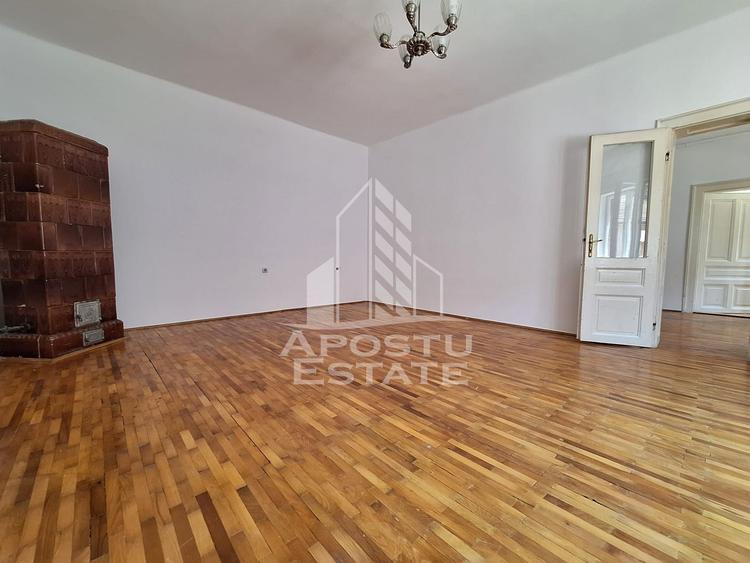 Spatiu de birou sau apartament cu 3 camere, 85 mp utili, Boul Rosu