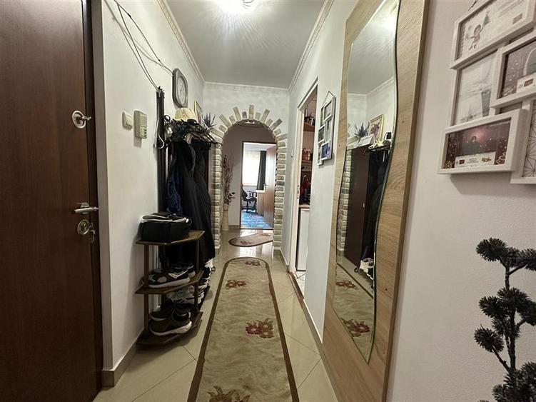 Apartament 3 camere decomandat zona Vasile Aaron
