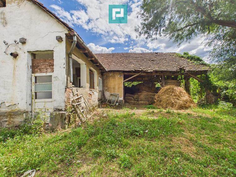 Casă cu teren de 2341 mp, în Bonțești, Arad