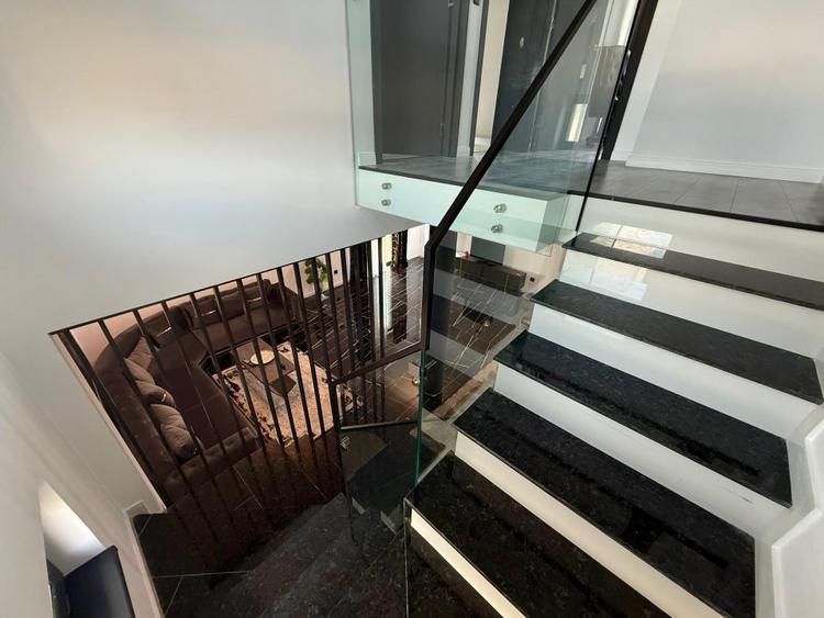 Vilă de vânzare cu design deosebit în cartierul Bucium