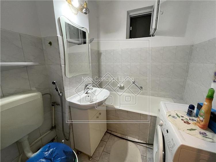 Apartament spatios cu 3 camere, Str. Scoala de Inot - 8
