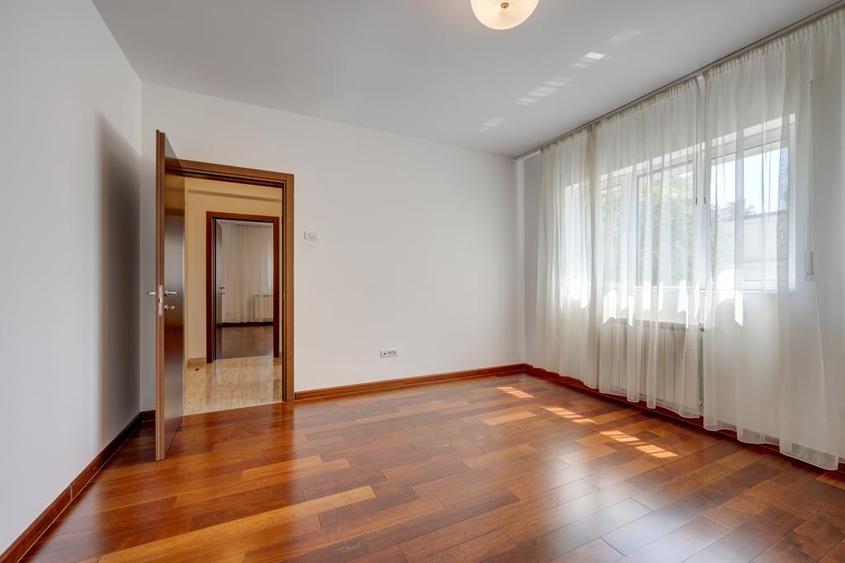 Apartament 4 camere, langa Parcul Ioanid, cu parcare inclusa