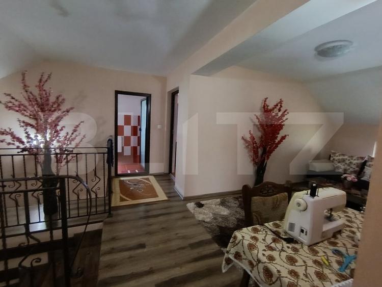 Casa de vanzare, cu 4 camere, 300 mp, zona exterior sud