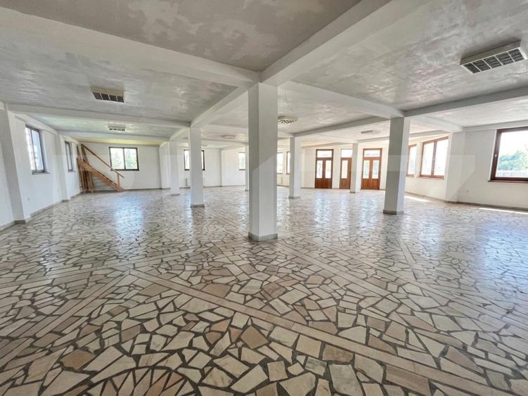 Spatiu Comercial cu vitrina, 305 mp, teren 800 mp, zona Libertatii Sanovil