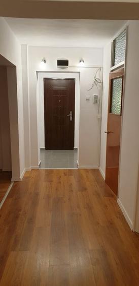 Apartament 3 camere liber la vanzare zona Centrul Civic