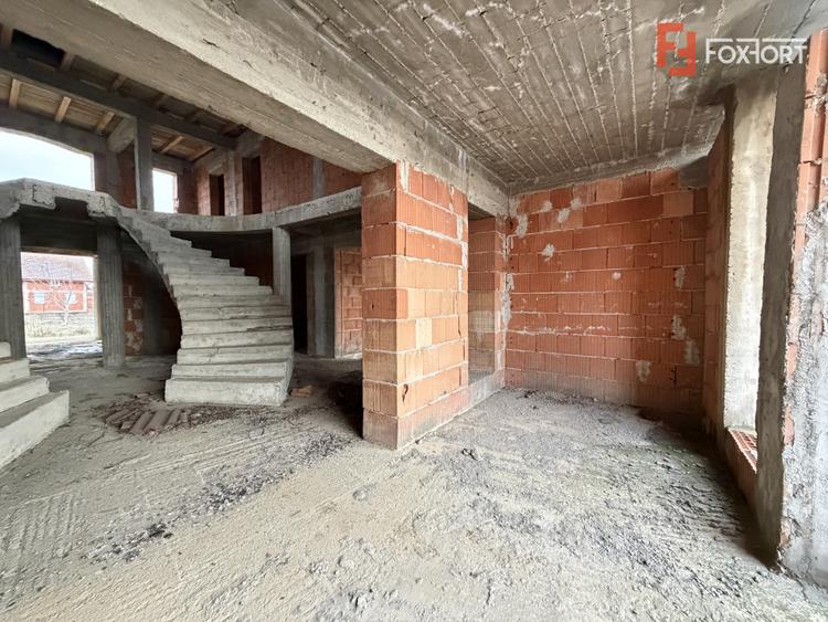 OPORTUNITATE - Casa individuala la rosu, teren de 851 mp in Peciu Nou