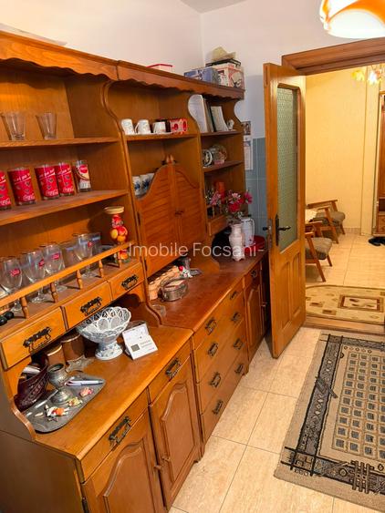 De VÂNZARE: Apartament e cu 3 camere, Decomandat – Etaj 1/3 - 10