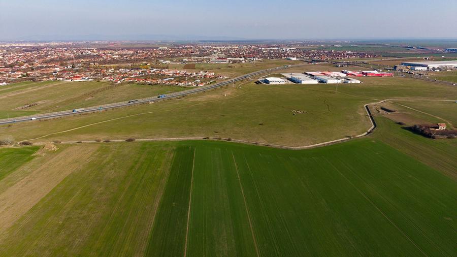 Teren de 107,000mp în zona industrială Zădareni