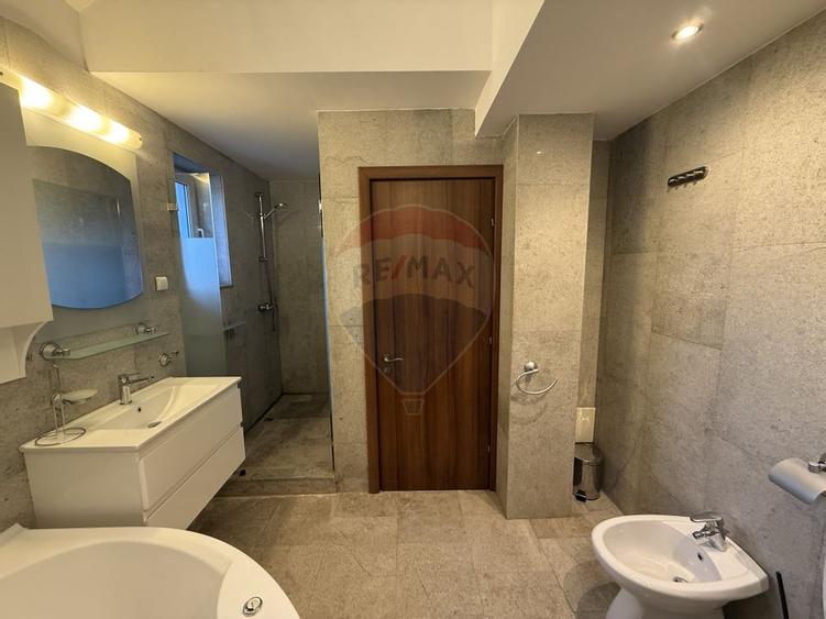 Casă / Vilă de închiriat în  Buna Ziua