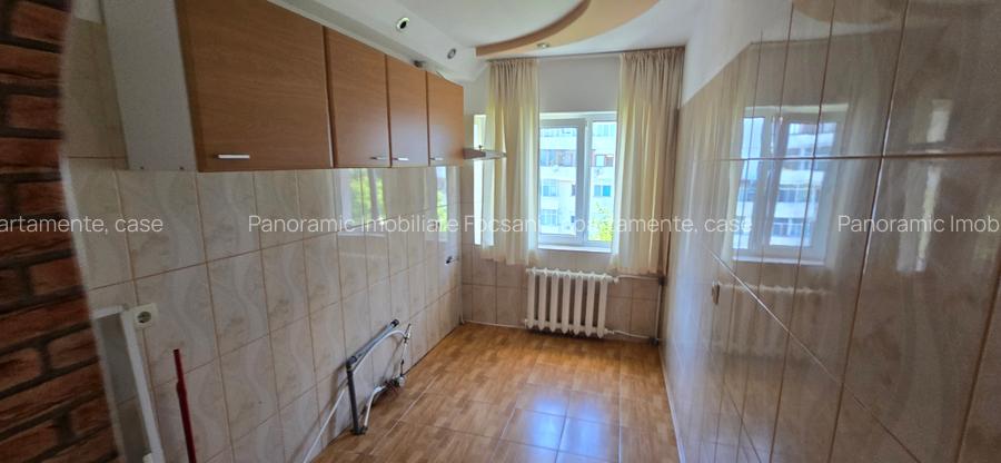 2 camere de vanzare , etaj superior, central  Focsani - 19