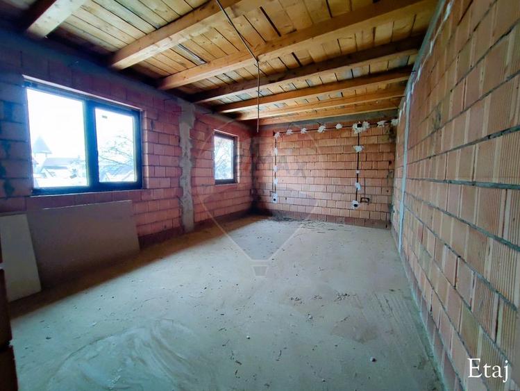 Casă/vilă spațioasă, centrală în Săliște, structură S+P+E+M