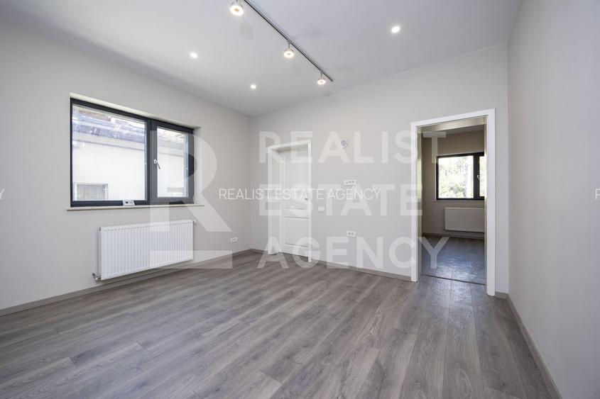 Vilă 8 camere, potrivită pentru birouri, echipe IT, avocați,zona 1 Mai - 34