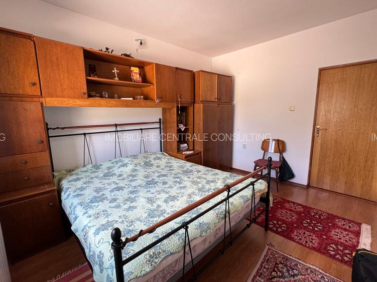Vila cu curte generoasă Lazu - 11