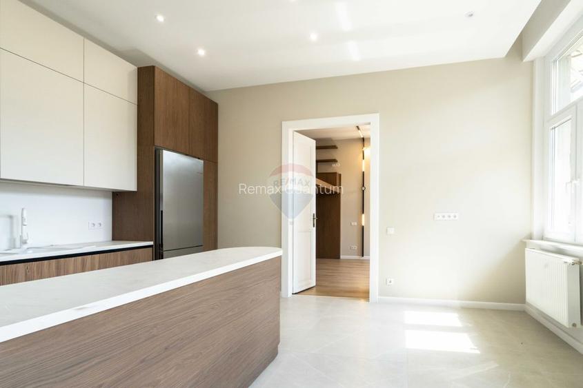 Apartament cu 3 camere de vânzare ultracentral str. Vasile Alecsandri - 9
