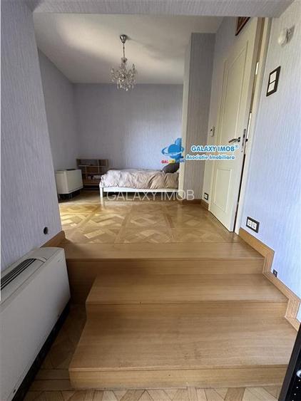Vila stil florentin pe malul lacului,teren4500mp iesire la lac de 17ml