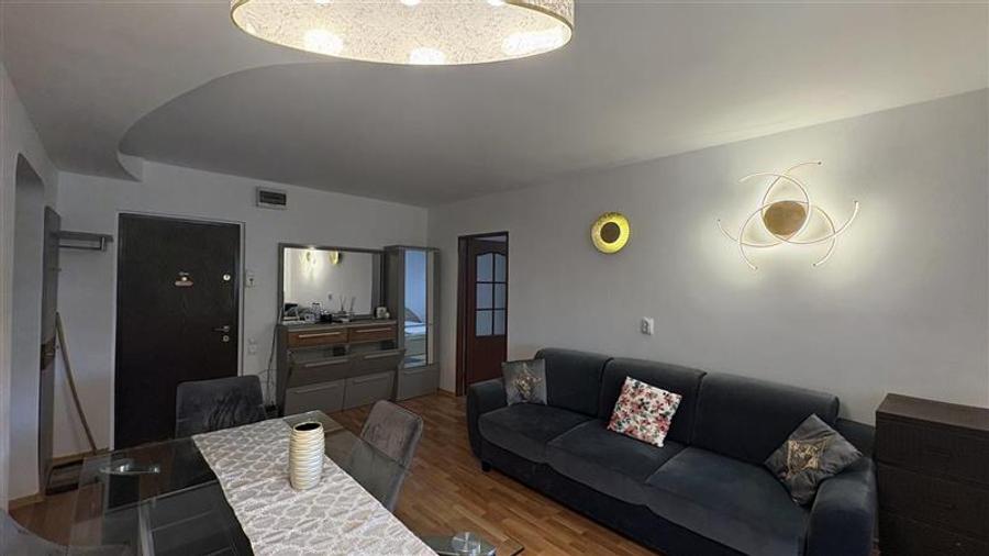 Inchiriere apartament 3 camere modern cu parcare in Zorilor- str Meteor, Cluj-Na