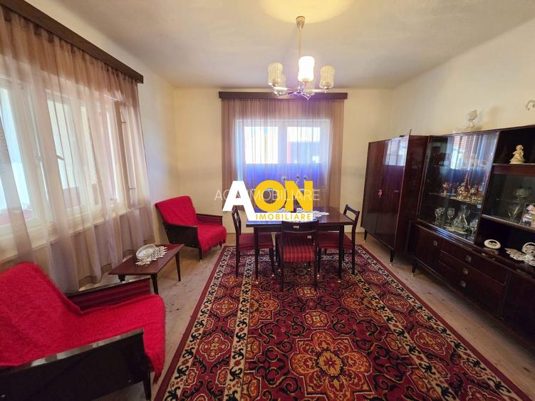 Casa traditionala, 3 camere, la asfalt, 1685 mp teren, Ciugud