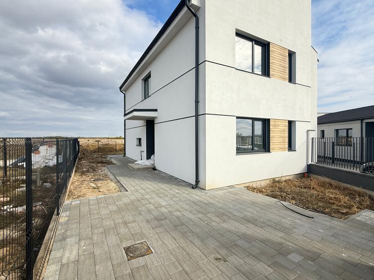 COMISION 0% | Casa cu panouri solare de 3,5 kw, în Mosnita Nouă