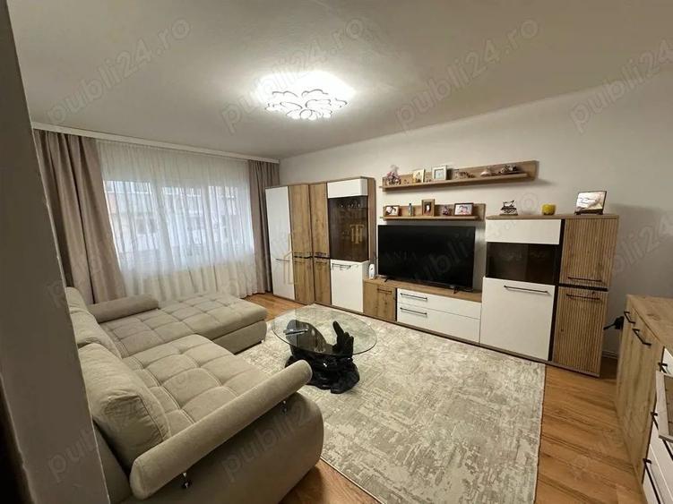 Apartament 3 camere, decomandat