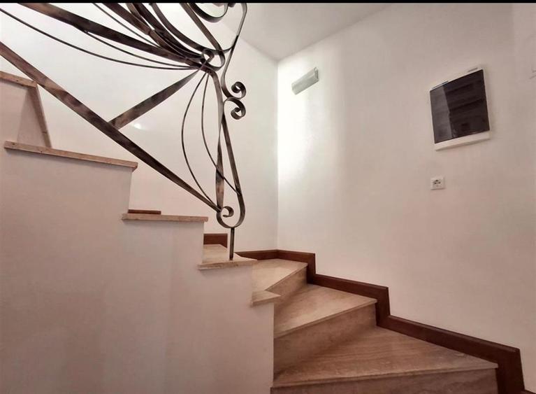 Casa de lux cu 4 camere garaj in zona Tilisca