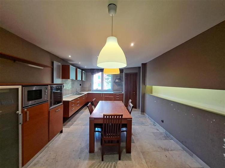 Casa Insiruita, 320 mp utili, situata in cartierul Buna Ziua!