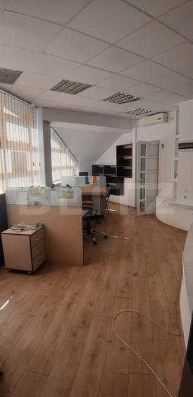 Spatiu prestari servicii, parter, strada principala, 220 mp, Obcini