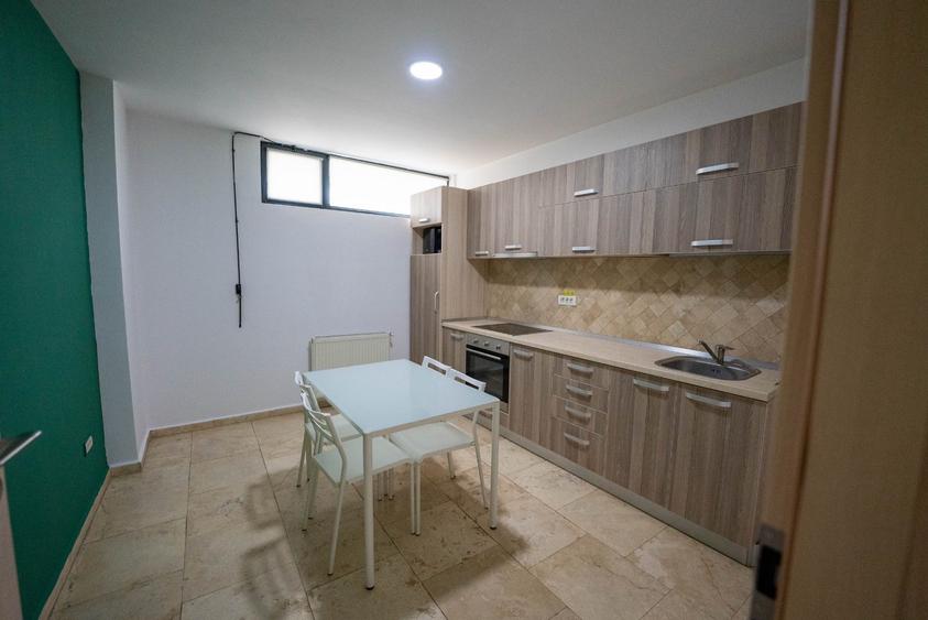 Cladire birouri si spatiu comercial , 830 mp constr, 15 locuri parcare, Chiajna