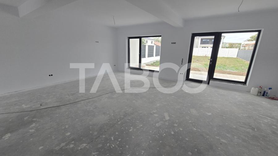 Casa de vanzare 380mp teren liber 4 camere 2 parcari Selimbar