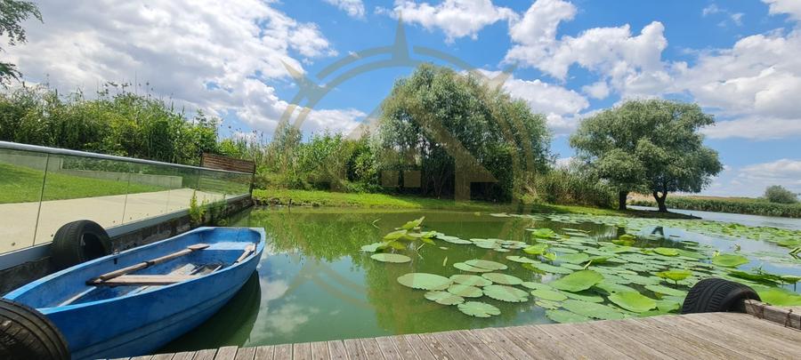 DOM00444 - Vila luxurianta la lac cu ponton si casa de barca Snagov