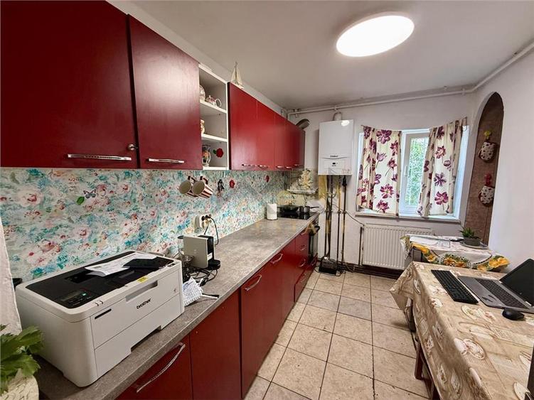 Apartament  2 camere, decomanda, 52 mp - Zona Soarelui