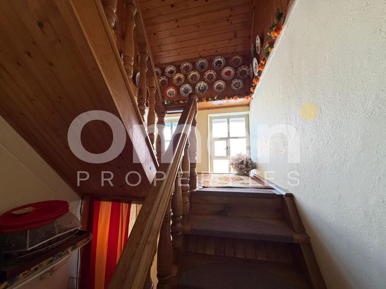 Casa cu piscina de vanzare, cu 6 ari de teren, Unguras