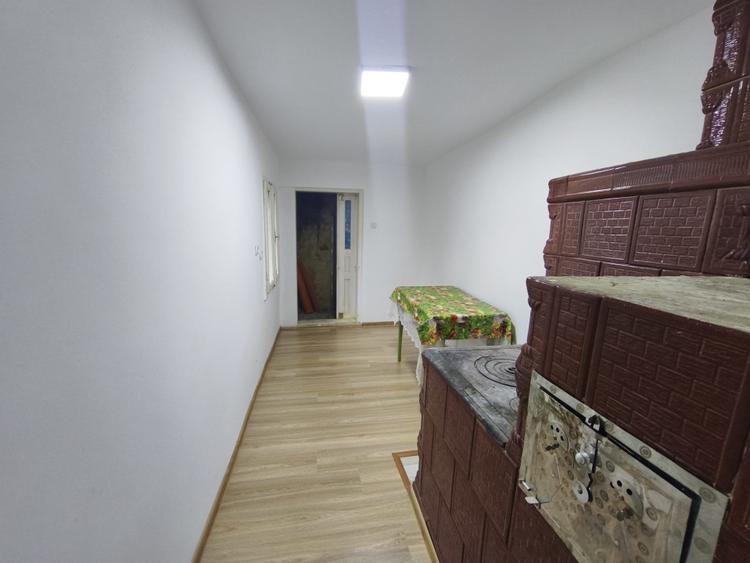 Casa individuala, 60mp, teren 3000mp, zona Padureni, Siret