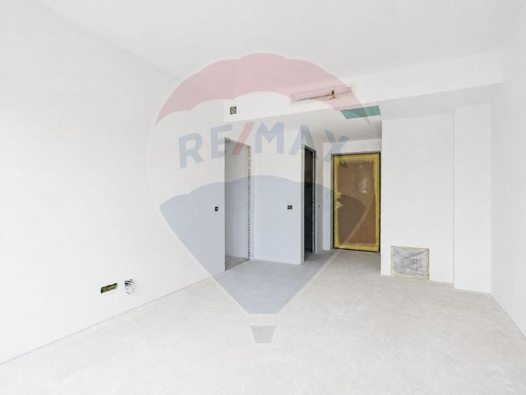 Apartament parter, luminos cu o camera si curte, Iancu Nicolae
