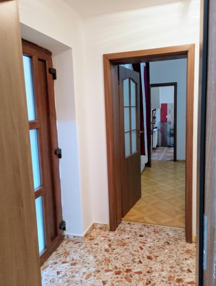 CI495 Piata Traian,casa 2 camere,Renovat