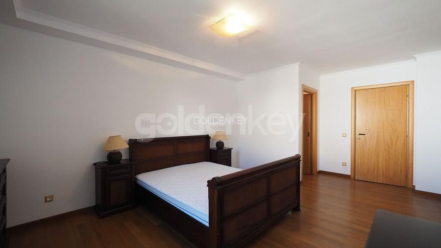 Vilă cu 7 camere, 5 bai | gradina 350mp, 2 garaje - 11