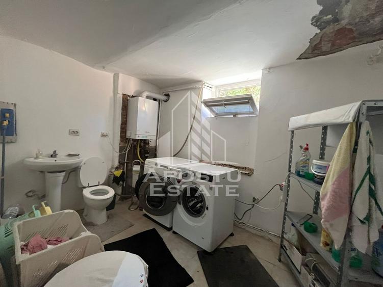 Casa individuala 7 camere, 3 bai, garaj, teren 1129 mp, zona Iosefin