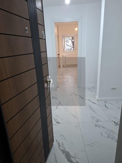 Garsoniera decomandata,  Metrou Aparatorii Patriei, et.1, renovata