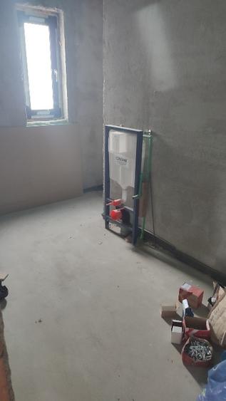 Casa de vanzare. 4 camere, zona linistita