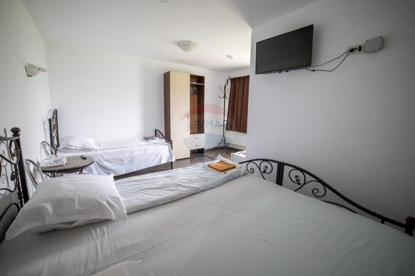 Hotel / Pensiune cu 21 camere de vânzare în zona Fermelor