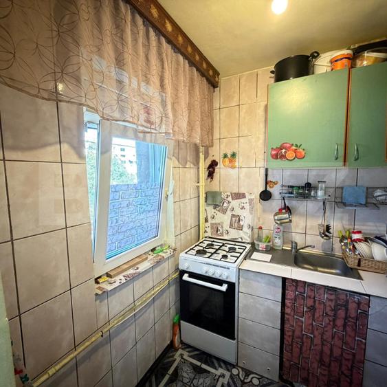 Apartament 3 camere semidecomandate, 40 mp, zona Valea Roșie