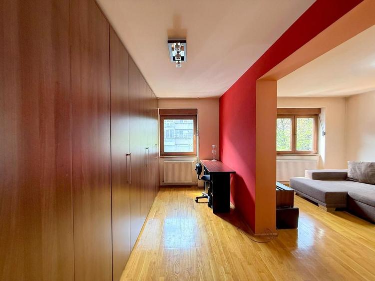 Apartament 4 camere de vânzare – zona Medicina, etaj 1, cu garaj înscris în CF
