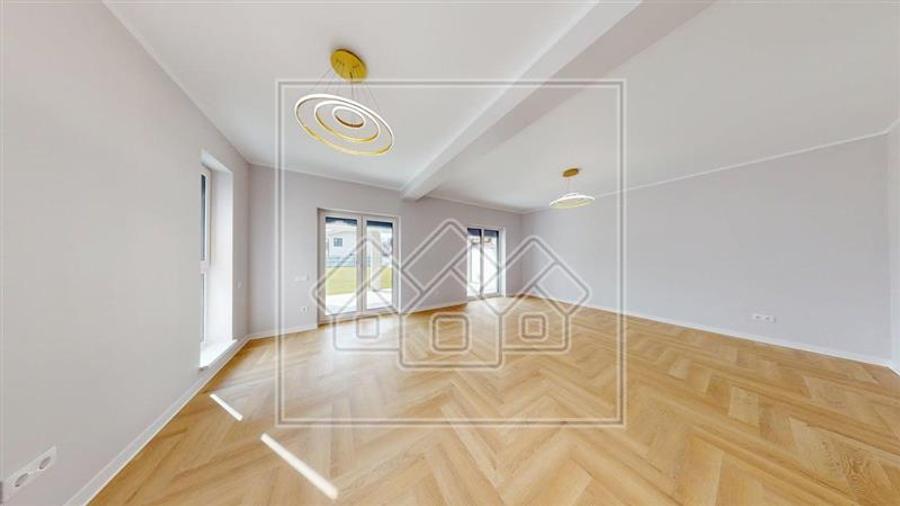 Casa individula de vanzare, teren mare, 4 camere, la cheie, zona buna