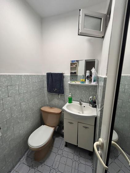 - Apartament 3 camere, suprafata 76mp Progresu. Confort 1 decomandat.