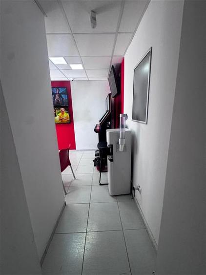 Spatiu de inchiriat- Intersectie,trecere de pietoni, vad mare