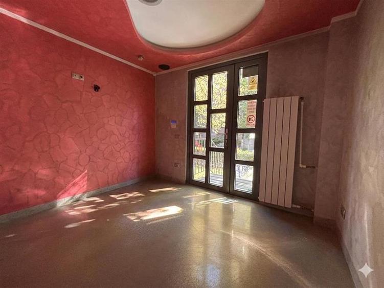 Investitie inteligenta: apartament si spatiu comercial cu acces separat