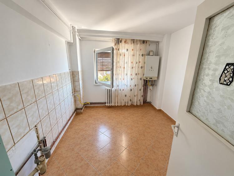 Apartament 3 camere de vânzare | Cetate | Etaj 3 | 2 băi | Balcon | Boxă